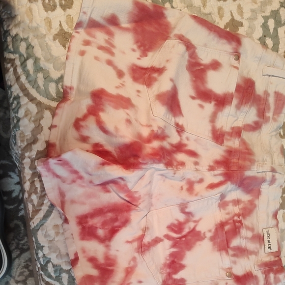 Judy Blue Red and White Tie-Dye Jean Shorts - Picture 4 of 9